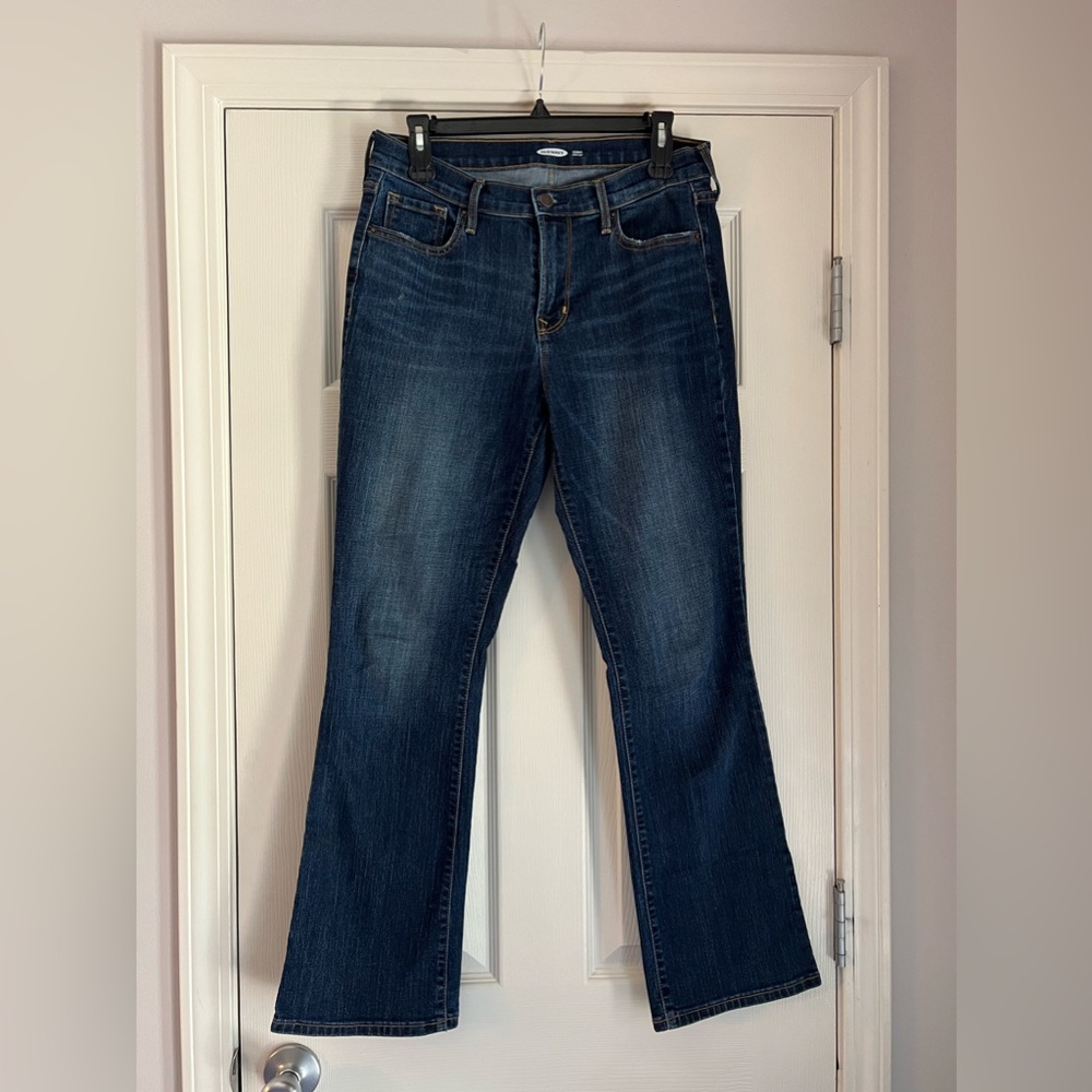 8 Short Old Navy Jeans - Curvy Bootcut with Stretch - Lightly worn
